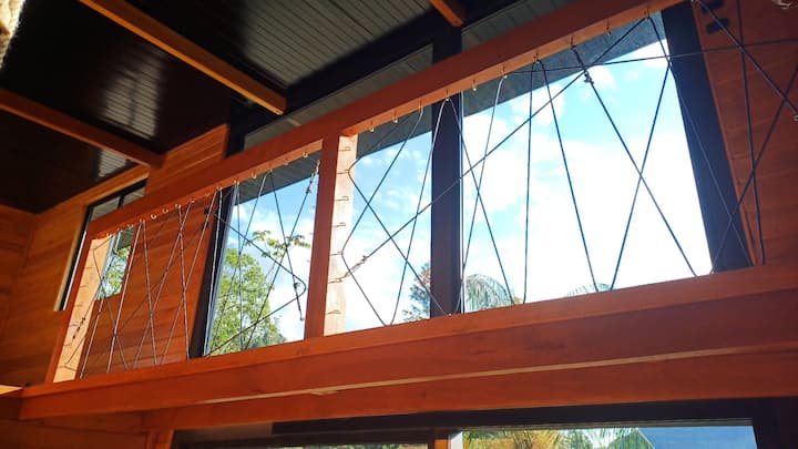 Cabana Angillyn e seu deck externo durante o dia
